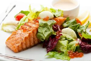 Pictorial inspiration - Ideas for losing weight - salmon and salad for dinner.jpg